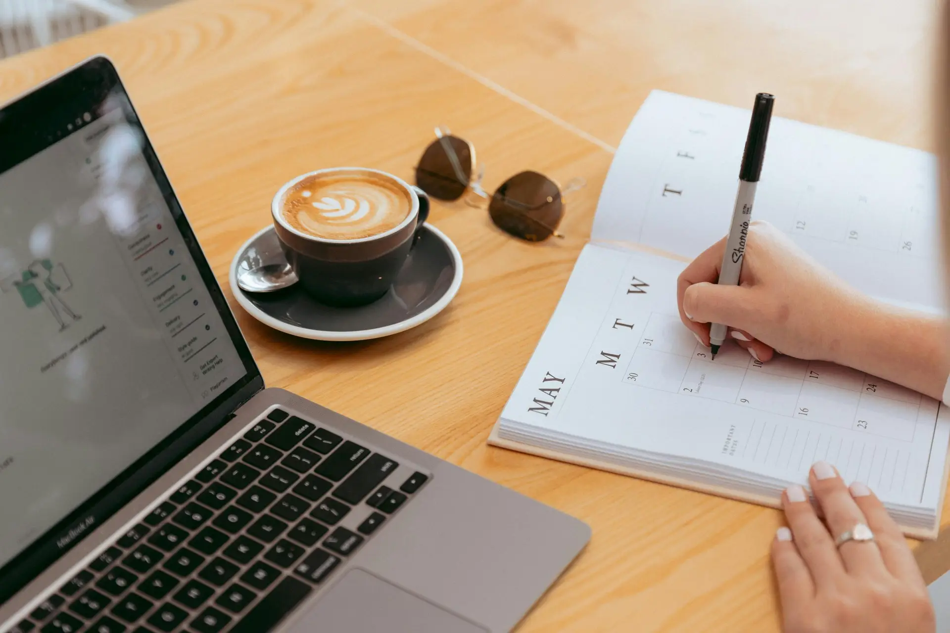 travail graphiste webdesigner - agenda - contact - charte graphique identité visuelle image de marque